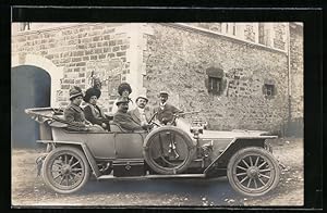 Ansichtskarte Langres, Auto, Ausflugsgruppe in einem KFZ in einer Ortschaft