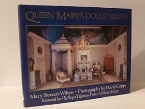 Bild des Verkufers fr Queen Mary's Dolls House zum Verkauf von Idle Booksellers PBFA