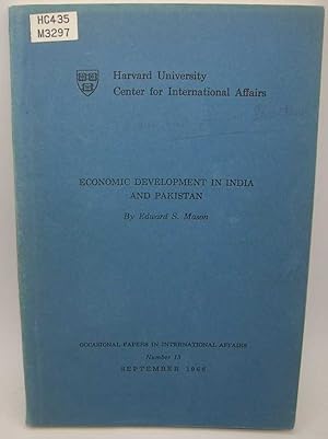 Image du vendeur pour Economic Development in India and Pakistan (Occasional Papers in International Affairs Number 13, September 1966) mis en vente par Easy Chair Books