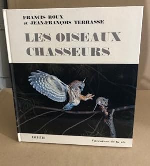 Bild des Verkufers fr Les oiseaux chasseurs zum Verkauf von librairie philippe arnaiz