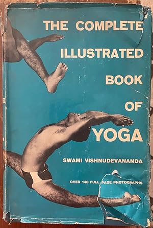 Imagen del vendedor de the complete illustrated book of yoga a la venta por librisaggi