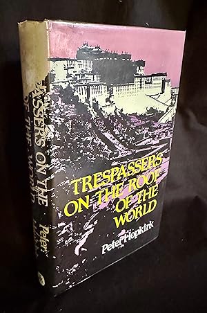 Immagine del venditore per Trespassers on the Roof of the World venduto da Tom Heywood Books