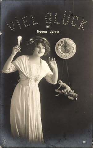 Ansichtskarte / Postkarte Glückwunsch Neujahr, Frau mit Sektglas, Uhr