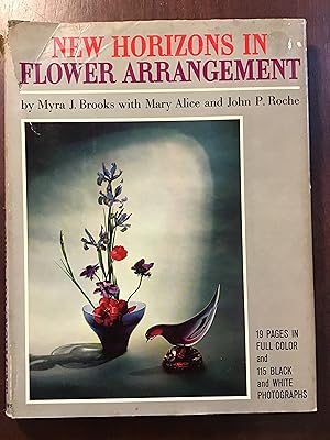 Image du vendeur pour New Horizons in Flower Arrangement mis en vente par Shadetree Rare Books