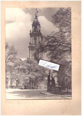 Seller image for MAX BAUR (1898-1988) deutscher Fotograf und Verleger von Ansichtskarten. Ab 1933 machte er Bekanntschaft mit Hermann Hesse, der ein Sammler seiner Fotografien wurde. Die Namensgebung der gleichnamigen antifaschistischen Widerstandsgruppe Weie Rose geht auf ein Foto Max Baurs zurck. for sale by Herbst-Auktionen