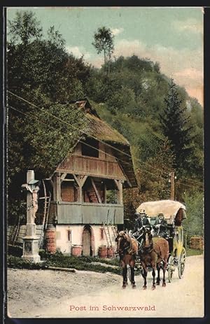 Ansichtskarte Post im Schwarzwald, eine zweispännige Postkutsche vor einem Haus mit Flurkreuz