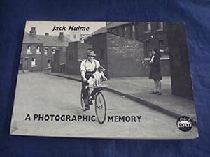 Imagen del vendedor de A Photographic Memory (People's History of Yorkshire) a la venta por WeBuyBooks