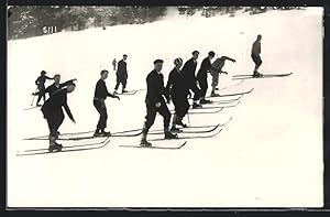 Ansichtskarte Skifahrer an einem Berg