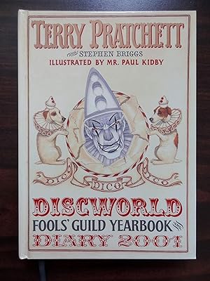Bild des Verkufers fr Discworld Fools' Guild yearbook and diary 2001 *SIGNED zum Verkauf von Barbara Mader - Children's Books
