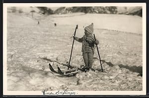 Ansichtskarte Kleiner Junge im Winter auf Ski