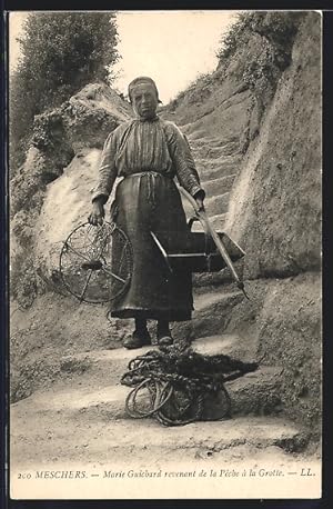 Carte postale Meschers, Marie Guichard revenant de la Peche a la Grotte