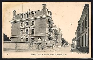 Carte postale Évreux, Rue Victor-Hugo, La Gendarmerie