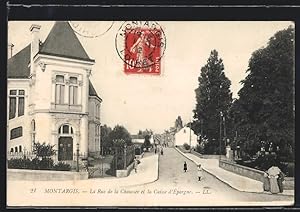 Carte postale Montargis, La Rue de la Chaussée et la Caisse d`Epargne