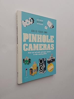 Immagine del venditore per Build Your Own Pinhole Cameras: Print out and make cool paper cameras to take amazing photos venduto da Books & Bobs