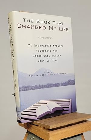 Imagen del vendedor de The Book That Changed My Life: 71 Remarkable Writers Celebrate the Books That Matter Most to Them a la venta por Henniker Book Farm and Gifts