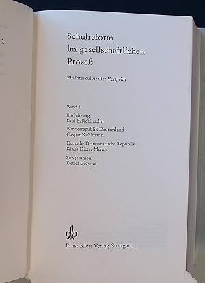 Bild des Verkufers fr Schulreform im gesellschaftlichen Proze, Bd. 1: Einfhrung, Bundesrepublik Deutschland, Demokratische Republik, Sowjetunion zum Verkauf von books4less (Versandantiquariat Petra Gros GmbH & Co. KG)