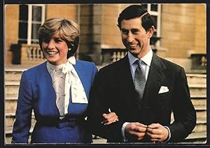 Postcard Prinz Charles und Prinzessin Diana vor dem Buckingham Palace 1981