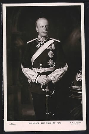 Postcard His Grace the Duke of Fife, in Uniform mit Degen