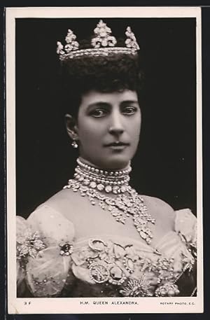 Postcard Queen Alexandra von England mit Krone und Schmuck