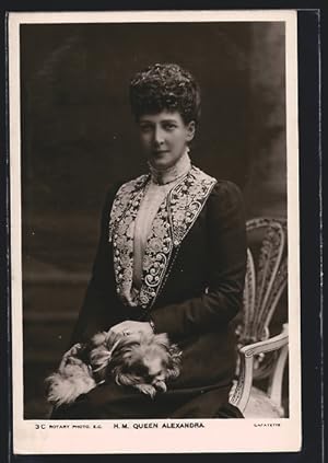 Postcard H. M. Queen Alexandra of England, mit Terrier