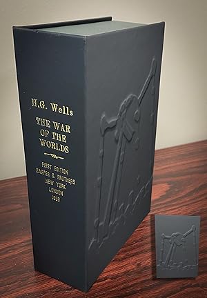 THE WAR OF THE WORLDS [Collector's Custom Clamshell case only - Not a book and "no book" included]