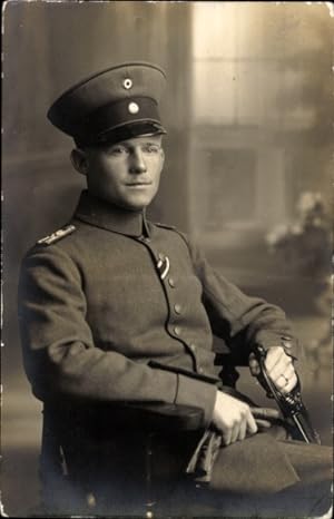 Seller image for Foto Ansichtskarte / Postkarte Deutscher Soldat in Uniform, Portrait, 2. Kompanie-Reserve-Infanterie-Regiment Nr. 94 for sale by akpool GmbH