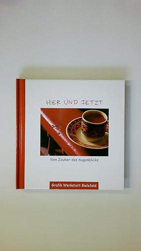 Image du vendeur pour HIER UND JETZT. vom Zauber des Augenblicks mis en vente par Butterfly Books GmbH & Co. KG