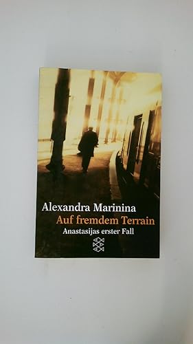 Seller image for AUF FREMDEM TERRAIN. Roman ; Anastasijas erster Fall for sale by Butterfly Books GmbH & Co. KG