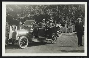 Foto-Ansichtskarte Auto Dürkopp (1913), KFZ vom Roten Kreuz, Verwundeten-Transport