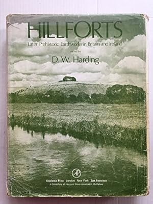 Immagine del venditore per Hillforts: Later Prehistoric Earthworks in Britain and Ireland venduto da WeBuyBooks