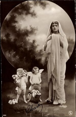Ansichtskarte / Postkarte Frauenportrait, Dame im langen Gewand, Kinder als Liebesengel