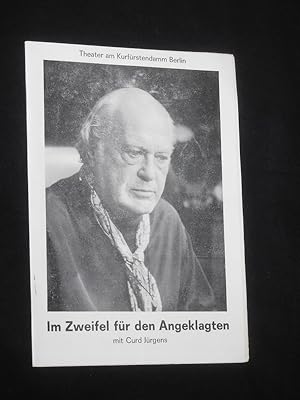 Bild des Verkufers fr Programmheft Gastspiel Schweizer Tournee-Theater Basel im Theater am Kurfrstendamm Berlin 1976. IM ZWEIFEL FR DEN ANGEKLAGTEN nach Irving Stone von David W. Rintels. Insz./ Bhnenbild: Willi Schmidt. Mit Curd Jrgens als Clarence Darrow zum Verkauf von Fast alles Theater! Antiquariat fr die darstellenden Knste