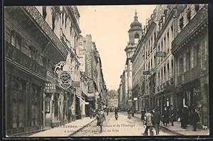 Carte postale Rennes, Les Rues de Rohan et de l`Horloge à droite le beffroi de l`Hôtel de Ville
