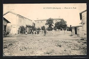 Carte postale Le Pizou, Place de la Poste