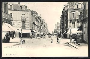 Carte postale Saint-Nazaire, La Rue de Nantes, vue de la rue