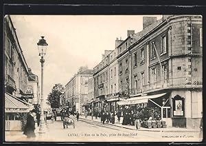 Carte postale Laval, Rue de la Paix, prise du Pont-Neuf