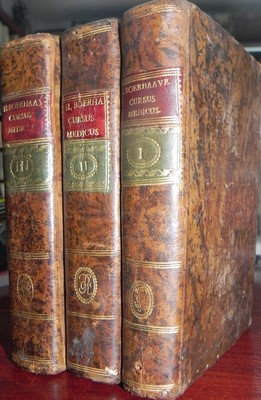 Bild des Verkufers fr Institutiones medicae, 3 tomos-HERMANNI BOERHAAVE. 1796 zum Verkauf von Libreria Sanchez
