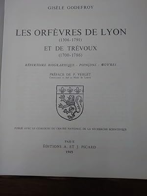 Bild des Verkufers fr Les Orfvres de Lyon (1306-1791) et de Trvoux (1700-1786). Rpertoire biographique - Poinons - Oeuvres. Prface de P. Verlet. zum Verkauf von Librairie L'Abac / Gimmic SRL