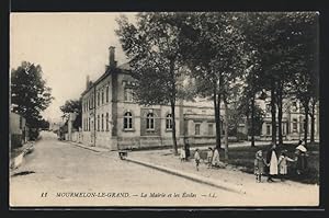 Carte postale Mourmelon-le-Grand, La Mairie et les Écoles