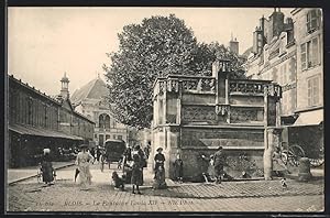 Carte postale Blois, la fontaine Louis XII., des enfants am fontaine
