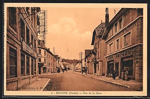 Carte postale Maiche, Rue de la Gare, vue de la rue