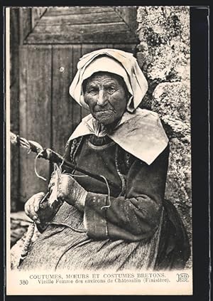 Carte postale Chateaulin, Vieille Femme beim Spinnen