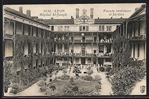Carte postale Lyon, Hopital Saint-Joseph, Facade intérieure et Jardins