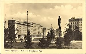Ansichtskarte / Postkarte Berlin Friedrichshain, Stalinallee, Blick vom Strausberger Platz, Denkm...