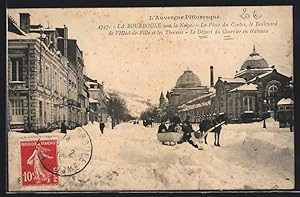 Carte postale La Bourboule, La Place du Centre, le Boulevard de l`Hotel de ville et les Thermes, ...