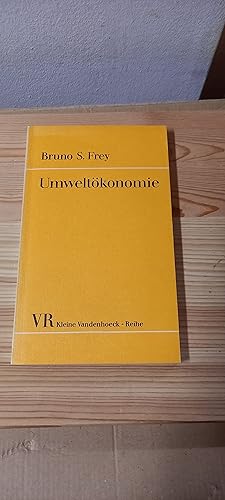 Bild des Verkufers fr Umweltkonomie. Kleine Vandenhoeck-Reihe ; 369 zum Verkauf von Versandantiquariat Schfer