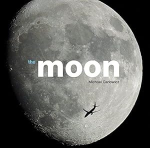 Imagen del vendedor de The Moon a la venta por WeBuyBooks