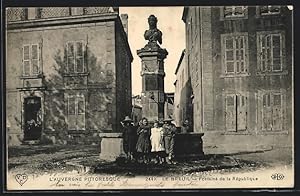 Carte postale Le Breuil, Fontaine de la Republique