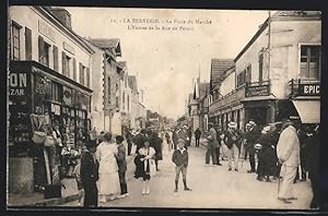 Carte postale La Bernerie, La Place du Marché, L`Entree de la Rue de Pornic