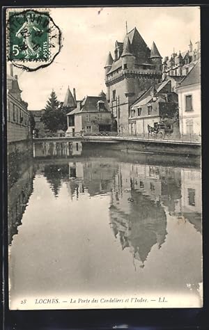 Carte postale Loches, La Porte des Cordeliers et l`Indre